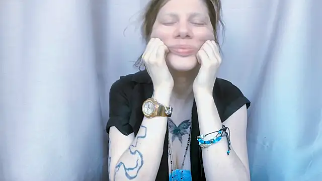 Snapshot of VivienDarkbloom chatting on June 6, 12:43 pm VivienDarkbloom online show from June 6, 12:43 pm