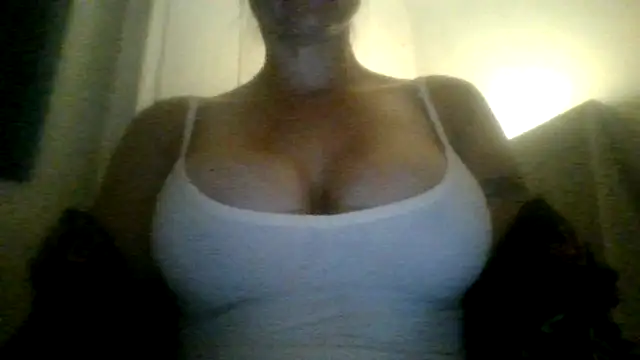 Snapshot of Miacarter1234 chatting on June 22, 8:00 am Miacarter1234 online show from June 22, 8:00 am