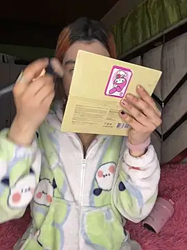 Snapshot of Nana-Komatsu chatting on June 24, 5:06 am Nana-Komatsu online show from June 24, 5:06 am