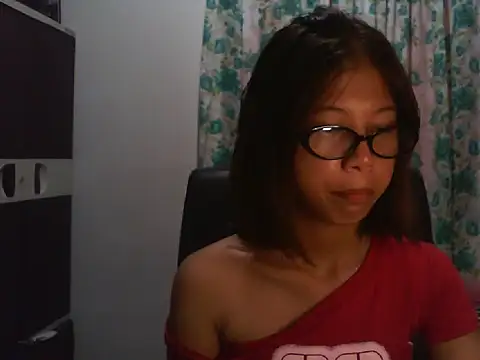 Snapshot of Freshxxcherryxoxo chatting on July 2, 2:12 am Freshxxcherryxoxo online show from July 2, 2:12 am