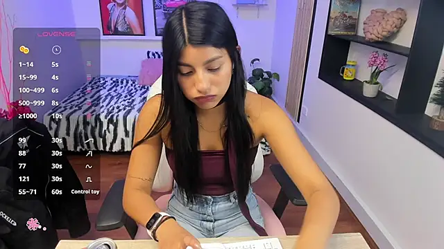 Snapshot of Hailey_Adams chatting on July 16, 12:24 pm Hailey Adams online show from July 16, 12:24 pm