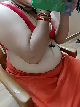 Snapshot of silky_rose29 chatting on July 1, 3:45 pm silky rose29 online show from July 1, 3:45 pm
