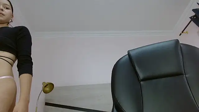 Snapshot of amara_sanchez chatting on June 17, 1:43 pm amara sanchez online show from June 17, 1:43 pm