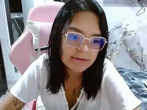 evelovee25 online show from June 2, 12:10 am