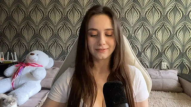 LauriWhitlock online show from June 2, 12:05 pm