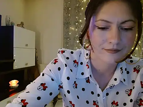 Snapshot of LoraBelle12 chatting on June 3, 7:18 pm LoraBelle12 online show from June 3, 7:18 pm