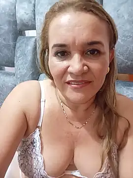 Snapshot of Sara_hilton02 chatting on June 5, 1:21 am Sara hilton02 online show from June 5, 1:21 am