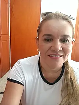 Snapshot of Sara_hilton02 chatting on June 14, 2:29 pm Sara hilton02 online show from June 14, 2:29 pm