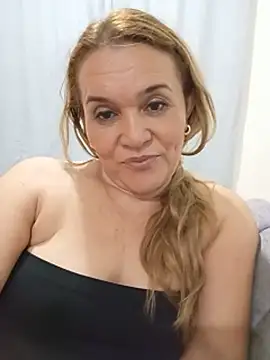 Snapshot of Sara_hilton02 chatting on June 26, 1:22 am Sara hilton02 online show from June 26, 1:22 am