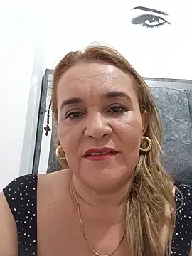Snapshot of Sara_hilton02 chatting on June 8, 1:33 pm Sara hilton02 online show from June 8, 1:33 pm
