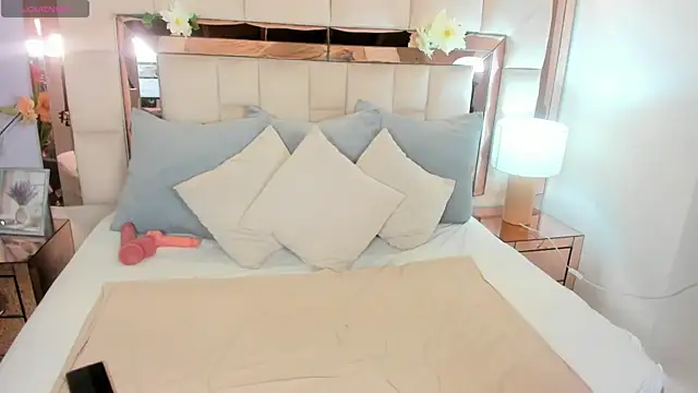 Snapshot of isabellaivyy chatting on July 19, 3:48 am isabellaivyy online show from July 19, 3:48 am
