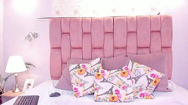 Snapshot of isabellaivyy chatting on June 4, 5:06 pm isabellaivyy online show from June 4, 5:06 pm