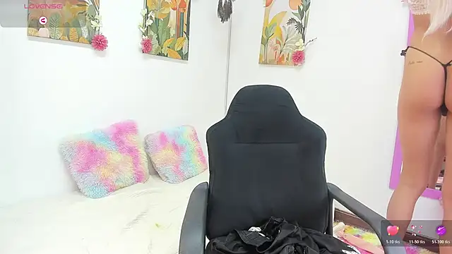 Snapshot of Vanes_hontter chatting on June 18, 2:44 pm Vanes hontter online show from June 18, 2:44 pm