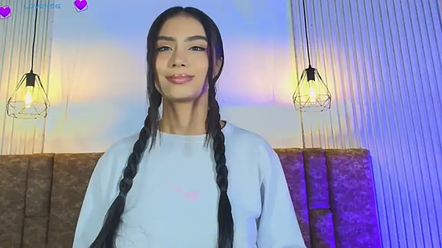 KENNIA SWEETIEE online show from June 17, 11:20 am