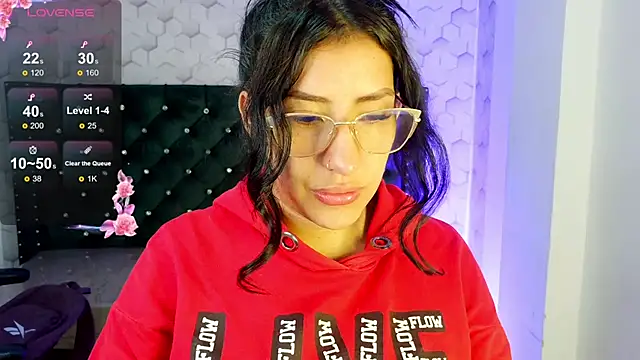 Snapshot of violetta_4m chatting on June 12, 7:00 pm violetta 4m online show from June 12, 7:00 pm