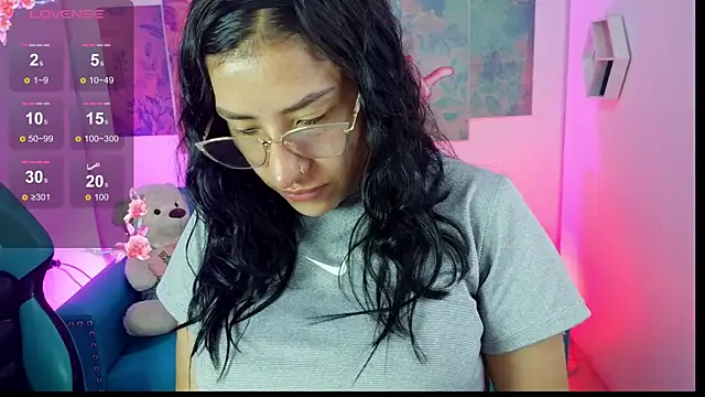 Snapshot of violetta_4m chatting on June 26, 1:06 pm violetta 4m online show from June 26, 1:06 pm