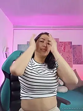 Snapshot of violetta_4m chatting on July 9, 5:34 pm violetta 4m online show from July 9, 5:34 pm