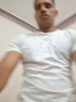 Snapshot of Hot_boy_niyak chatting on June 6, 8:25 pm Hot boy niyak online show from June 6, 8:25 pm
