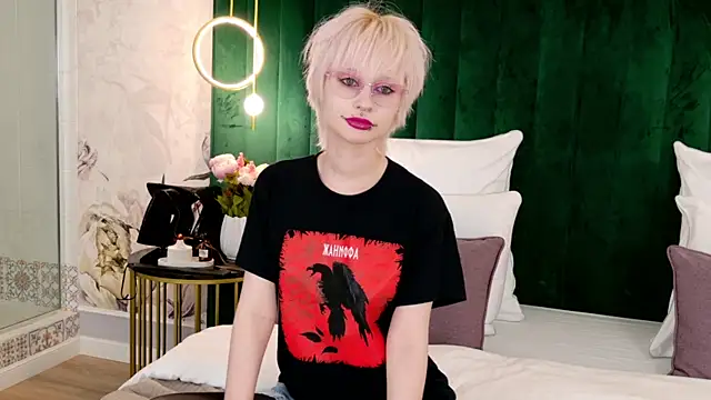 LauraDiazz online show from July 15, 2:46 pm