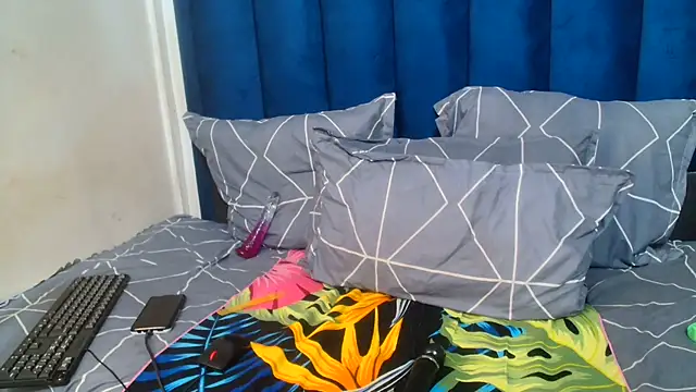 Snapshot of Goldenbutchy23 chatting on June 27, 7:36 am Goldenbutchy23 online show from June 27, 7:36 am