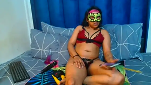 Snapshot of Goldenbutchy23 chatting on June 26, 6:58 pm Goldenbutchy23 online show from June 26, 6:58 pm