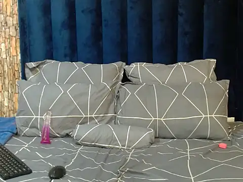 Snapshot of Goldenbutchy23 chatting on June 4, 6:01 pm Goldenbutchy23 online show from June 4, 6:01 pm