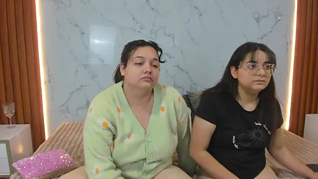 Snapshot of genesis_y_moon chatting on July 10, 10:48 am genesis y moon online show from July 10, 10:48 am