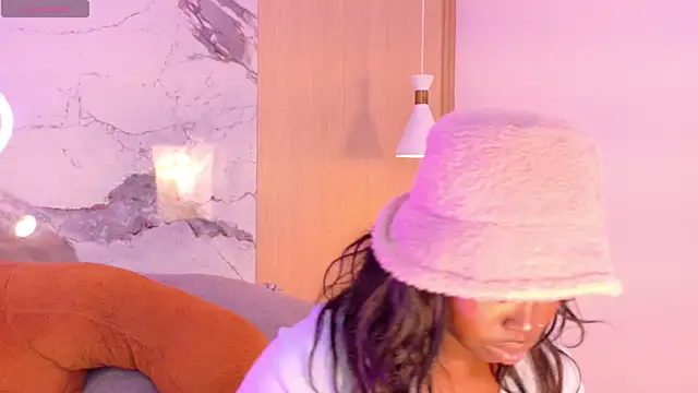 Snapshot of EmiilyLovex chatting on July 8, 1:45 pm EmiilyLovex online show from July 8, 1:45 pm