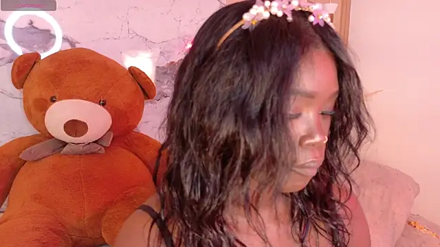 Snapshot of EmiilyLovex chatting on June 16, 4:40 pm EmiilyLovex online show from June 16, 4:40 pm