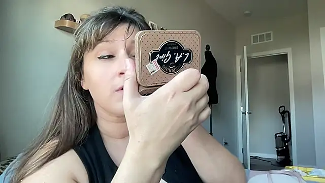 maddiliz online show from November 3, 4:43 pm