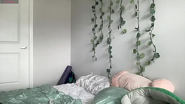 maddiliz online show from December 2, 7:04 pm