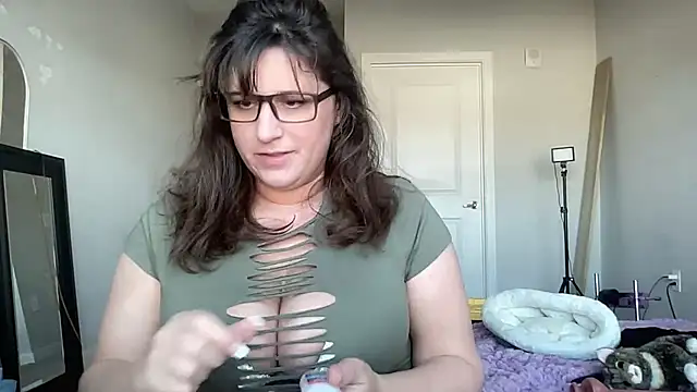 maddiliz online show from December 21, 8:42 pm