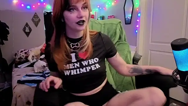Snapshot of inarafoxxx_ chatting on June 17, 12:43 am inarafoxxx online show from June 17, 12:43 am