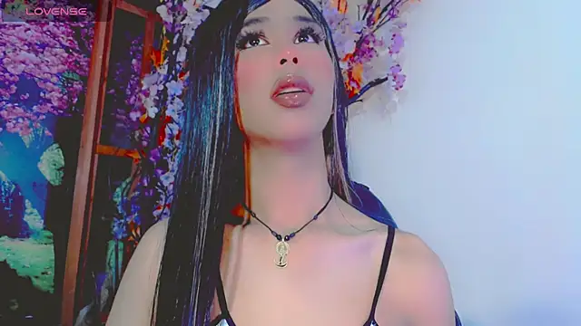 Snapshot of Honey_Balenciaga chatting on June 18, 9:20 pm Honey Balenciaga online show from June 18, 9:20 pm
