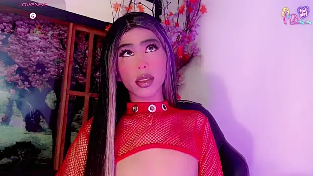 Snapshot of Honey_Balenciaga chatting on June 10, 7:04 pm Honey Balenciaga online show from June 10, 7:04 pm