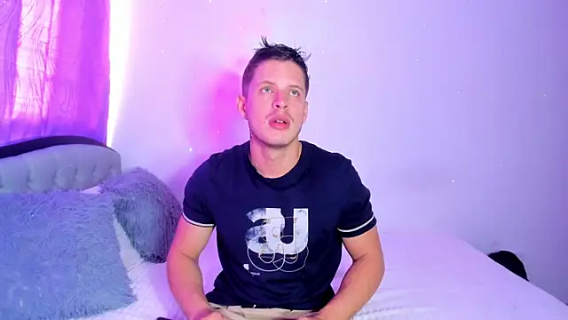 Snapshot of johnycooper08 chatting on July 8, 12:50 pm johnycooper08 online show from July 8, 12:50 pm