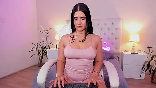 Tiffanny Gomez online show from June 25, 7:19 pm