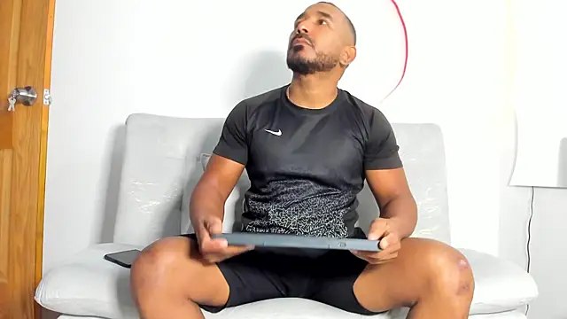Snapshot of LeoCarter_ chatting on July 8, 1:01 pm LeoCarter online show from July 8, 1:01 pm