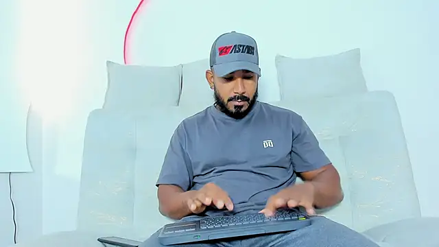 Snapshot of LeoCarter_ chatting on June 18, 1:16 pm LeoCarter online show from June 18, 1:16 pm