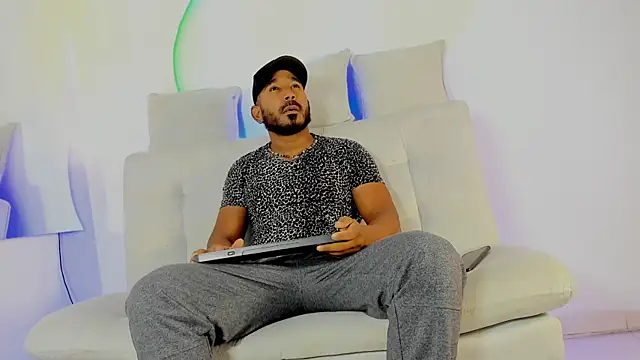 Snapshot of LeoCarter_ chatting on June 8, 1:11 pm LeoCarter online show from June 8, 1:11 pm