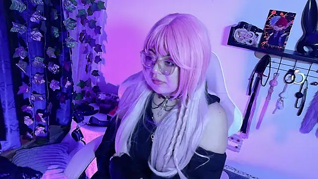 Snapshot of Meow_cat4 chatting on June 10, 7:04 pm Meow cat4 online show from June 10, 7:04 pm