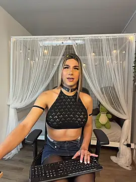 Snapshot of Martinaa_Rose chatting on June 25, 12:54 pm Martinaa Rose online show from June 25, 12:54 pm
