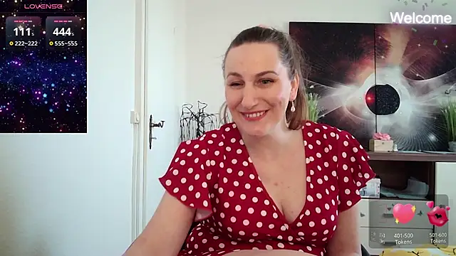 Snapshot of Yevgeshka-Milashka chatting on March 6, 9:47 am Yevgeshka-Milashka online show from March 6, 9:47 am