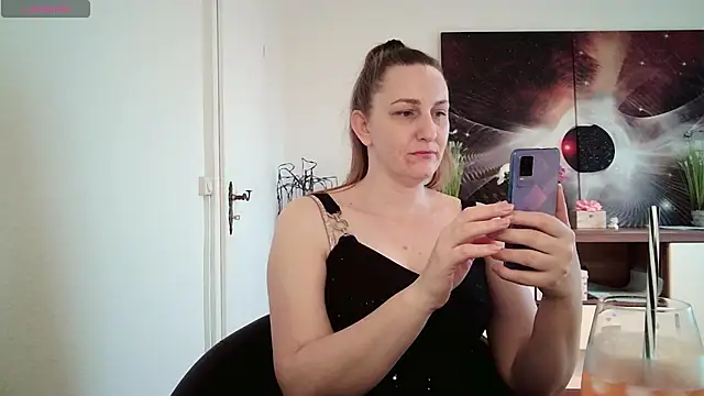 Snapshot of Yevgeshka-Milashka chatting on March 8, 4:28 pm Yevgeshka-Milashka online show from March 8, 4:28 pm