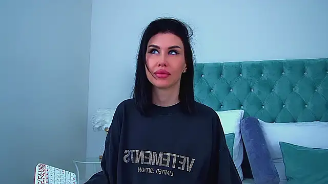 KaylaMous online show from June 24, 6:12 am