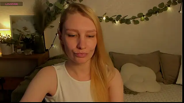 Snapshot of ReginaAmour chatting on June 2, 2:39 pm ReginaAmour online show from June 2, 2:39 pm