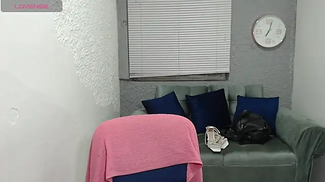 Snapshot of leilasosexy chatting on June 27, 2:56 pm leilasosexy online show from June 27, 2:56 pm