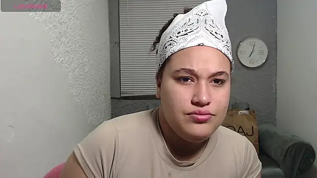 Snapshot of leilasosexy chatting on June 25, 12:21 pm leilasosexy online show from June 25, 12:21 pm