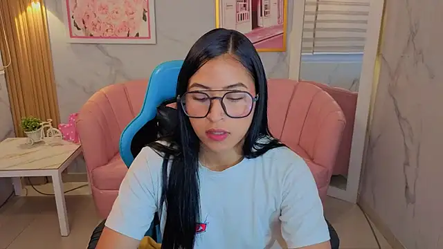 Snapshot of lia_x_a chatting on June 4, 1:05 pm lia x a online show from June 4, 1:05 pm