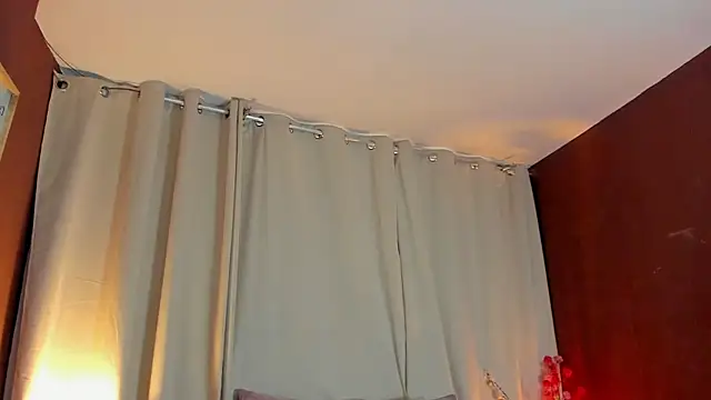 Snapshot of sensual_fer chatting on June 26, 12:33 pm sensual fer online show from June 26, 12:33 pm